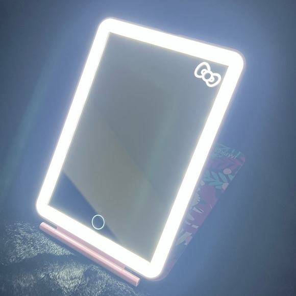 Hello Kitty Touch Pad Mirror Brand New - Picture 5 of 5